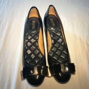 MICHAEL KORS MID PUMP